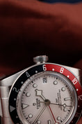 Carica l'immagine nel visualizzatore della galleria, Tudor Black Bay GMT 79830RB Box + og. Papiere White Dial, Pepsi
