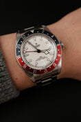 Carica l'immagine nel visualizzatore della galleria, Tudor Black Bay GMT 79830RB Box + og. Papiere White Dial, Pepsi
