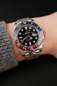 Charger l'image dans la visionneuse de la galerie, Rolex GMT-Master II "Pepsi" 126710BLRO Box + og. Papiere Jubilee, LC100, New, First Buyer's Invoice
