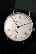 Carica l'immagine nel visualizzatore della galleria, Nomos Ludwig 38 231 Box + og. Papiere Date, German Delivered
