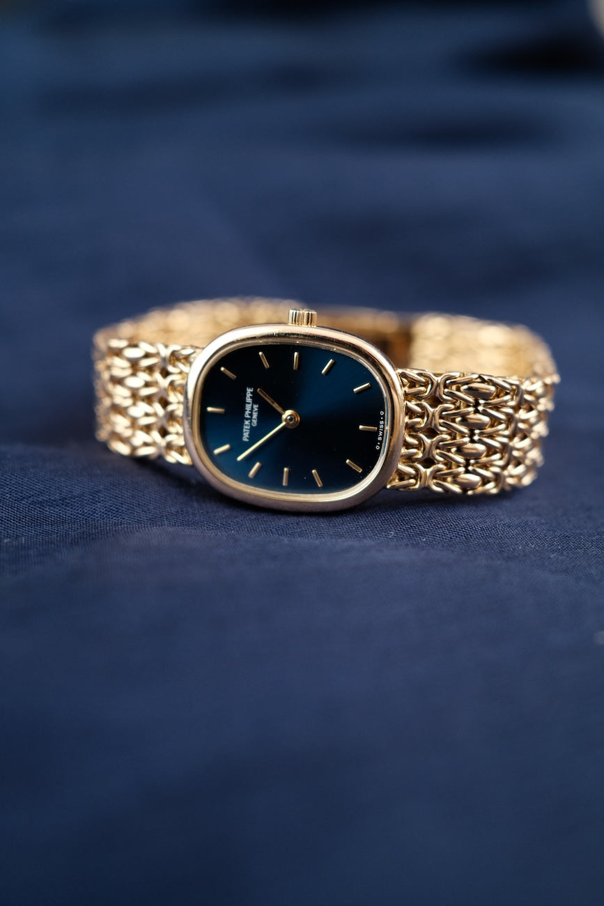 Patek Philippe Ellipse d´Or 4764 Original Papiere Blue Sigma Dial First Buyer´s Invoice Lady Mini Ellipse