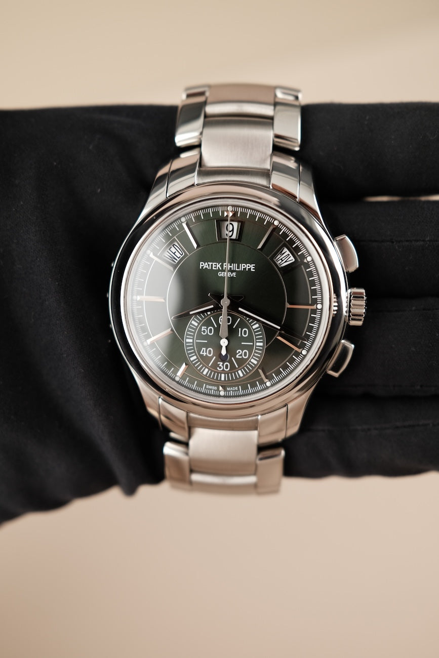 Patek Philippe Annual Calendar Chronograph 5905/1A-001 Box + og. Papiere Green Dial 42mm EU Delivered