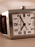 Bild in Galerie-Betrachter laden, Jaeger-LeCoultre Reverso Squadra GMT 230877 Box + og. Papiere
