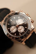 Bild in Galerie-Betrachter laden, Rolex Daytona 126515LN Box + og. Papiere Everose, 2024
