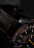 Carica l'immagine nel visualizzatore della galleria, Omega Speedmaster "Dark Side Of The Moon" 31192443001001 Box + og. Papiere First Buyer's Invoice
