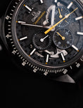 Charger l'image dans la visionneuse de la galerie, Omega Speedmaster "Dark Side Of The Moon" 31192443001001 Box + og. Papiere First Buyer's Invoice
