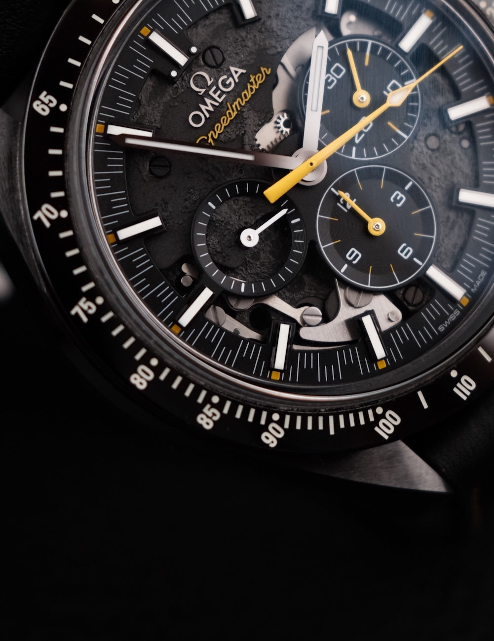 Omega Speedmaster "Dark Side Of The Moon" 31192443001001 Box + og. Papiere First Buyer's Invoice