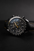 Charger l'image dans la visionneuse de la galerie, Omega Speedmaster "Dark Side Of The Moon" 31192443001001 Box + og. Papiere First Buyer's Invoice
