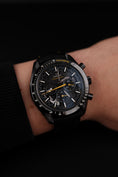 Carica l'immagine nel visualizzatore della galleria, Omega Speedmaster "Dark Side Of The Moon" 31192443001001 Box + og. Papiere First Buyer's Invoice
