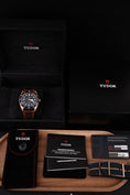 Bild in Galerie-Betrachter laden, Tudor Black Bay Bronze 79250BB Box + og. Papiere Bucherer Edition Blue
