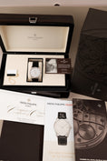 Carica l'immagine nel visualizzatore della galleria, Patek Philippe Calatrava 5196G-001 Box + og. Papiere White Gold, Patek Service 2025
