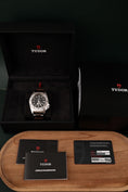 Load image into Gallery viewer, Tudor Black Bay 70150 Box + og. Papiere P01
