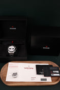 Charger l'image dans la visionneuse de la galerie, Tudor Tudor Black-Bay Chronograph 79360N Box + og. Papiere Panda, German Delivered, First Buyer´s Invoice
