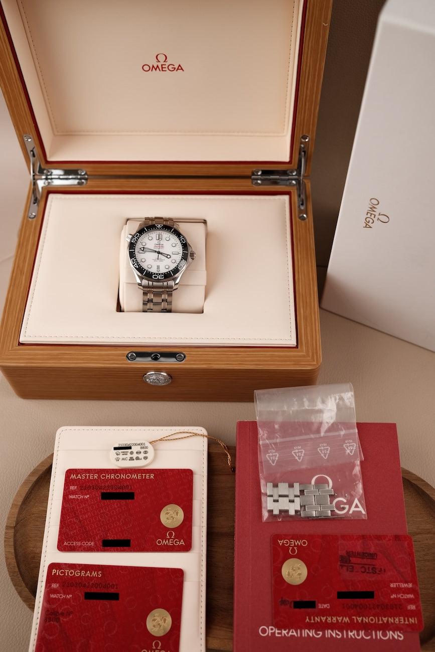 Omega Seamaster Diver 300 M 21030422004001 Box + og. Papiere White Dial