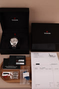 Charger l'image dans la visionneuse de la galerie, Tudor Black Bay 41 79540 Box + og. Papiere First Buyers´s Invoice Silver Dial
