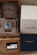 Load image into Gallery viewer, Girard Perregaux Laureato 81010 Box + og. Papiere Blue Dial 42mm
