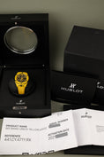 Carica l'immagine nel visualizzatore della galleria, Hublot Big Bang Unico 441.CY.471Y.RX Box + og. Papiere Yellow Magic, Limited Edition 250 Pieces, First Buyer's Invoice
