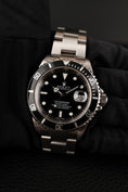 Bild in Galerie-Betrachter laden, Rolex Submariner Date  16610 Box + og. Papiere 16610 T D-Serial 2005
