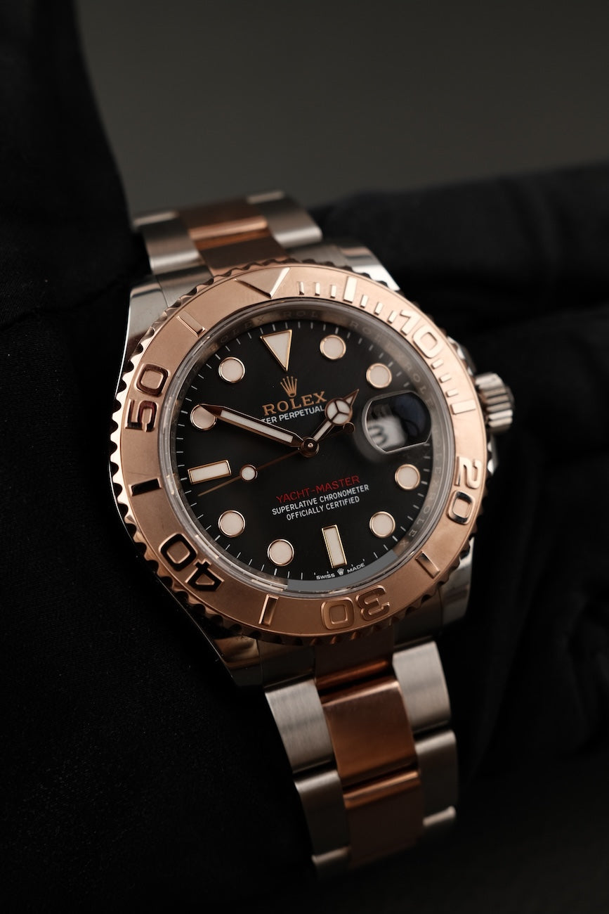 Rolex Yacht-Master 40 126621  Box + og. Papiere Black Dial, S/RG