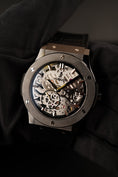 Bild in Galerie-Betrachter laden, Hublot Classic Fusion Ultra-Thin 515CM0140LR Original Papiere Black Skeleton 45mm
