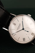 Carica l'immagine nel visualizzatore della galleria, Nomos Ludwig 38 231 Box + og. Papiere Date, German Delivered
