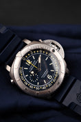 Carica l'immagine nel visualizzatore della galleria, Panerai Luminor Submersible 1950 Pangaea Depth Gauge PAM00307 Box + og. Papiere Panerai Service 2024
