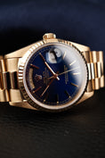 Load image into Gallery viewer, Rolex Day-Date 36 18238 Box + og. Papiere Rare Cobalt Blue Stick Dial
