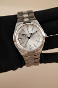 Load image into Gallery viewer, Vacheron Constantin Overseas 4520V/210A-B126 Box + og. Papiere Silver Dial 41mm 4520V
