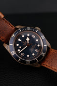 Charger l'image dans la visionneuse de la galerie, Tudor Black Bay Bronze 79250BB Box + og. Papiere Bucherer Edition Blue, German Delivered
