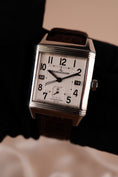 Bild in Galerie-Betrachter laden, Jaeger-LeCoultre Reverso Squadra GMT 230877 Box + og. Papiere
