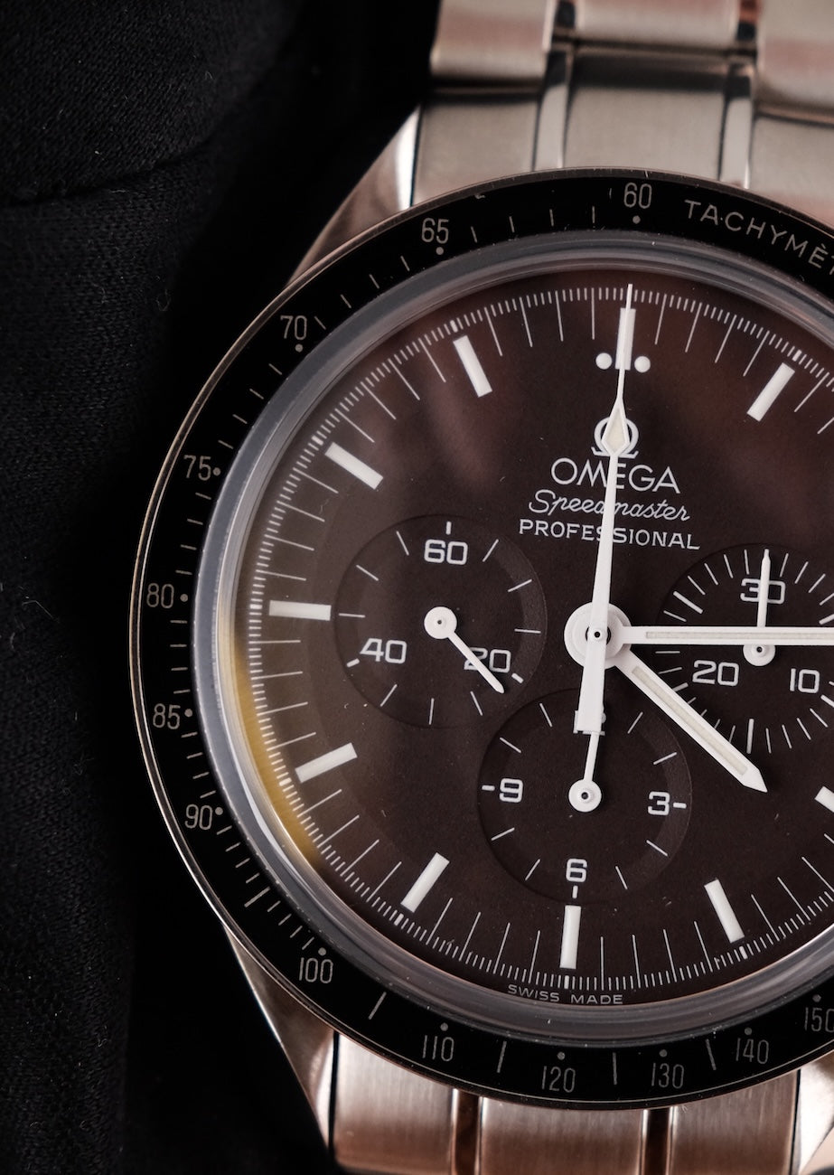 Omega Speedmaster Professional Moonwatch  31130423013001 Box + og. Papiere braunes Zifferblatt