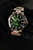 Load image into Gallery viewer, Oris Aquis Dat Watt 0174377344187 Original Papiere HANGANG LIMITED EDITION, Green Dial, LC DE
