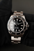 Bild in Galerie-Betrachter laden, Rolex Submariner (No Date) 124060 Box + og. Papiere
