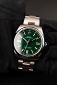 Carica l'immagine nel visualizzatore della galleria, Rolex Oyster Perpetual 41 124300 Box + og. Papiere Green Dial
