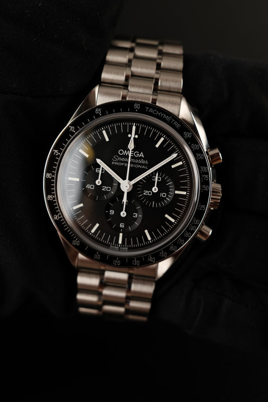 Omega Speedmaster Professional Moonwatch 31030425001002 Box + og. Papiere Sapphire German Delivered incl. Receipt