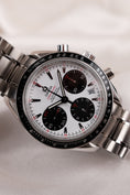 Carica l'immagine nel visualizzatore della galleria, Omega Speedmaster Date 32330404004001 Box + og. Papiere LC DE
