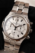 Charger l'image dans la visionneuse de la galerie, Vacheron Constantin Overseas Chronograph 49140 Original Papiere Mint Condition Silver Dial No Stretch
