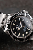 Charger l'image dans la visionneuse de la galerie, Rolex Sea-Dweller 1665 Box + og. Papiere Collector´s Condition and Set Matte Dial Tritium Punched Papers
