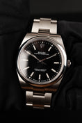 Carica l'immagine nel visualizzatore della galleria, Rolex Oyster Perpetual 39  114300 Box + og. Papiere Black Dial
