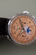 Charger l'image dans la visionneuse de la galerie, Breitling Premier B25 Datora 42 AB2510 Box + og. Papiere Salmon Dial
