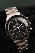 Carica l'immagine nel visualizzatore della galleria, Omega Speedmaster Moonwatch 31130423001005 Box + og. Papiere NEW Stickered
